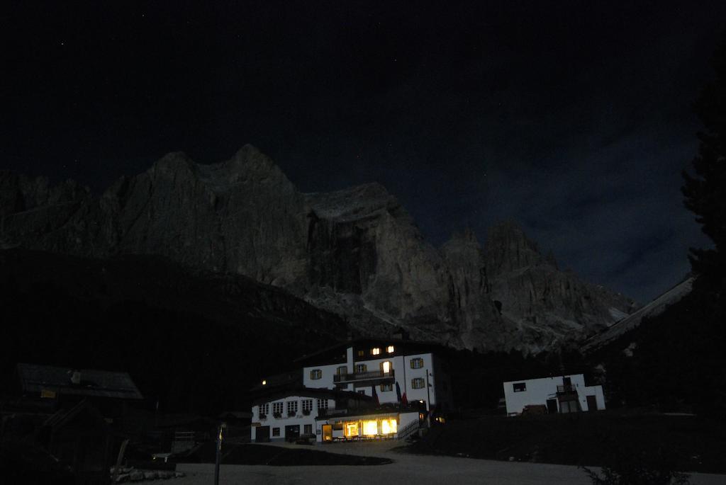 Rifugio Gardeccia Hutte Hotel Pozza di Fassa Exterior foto