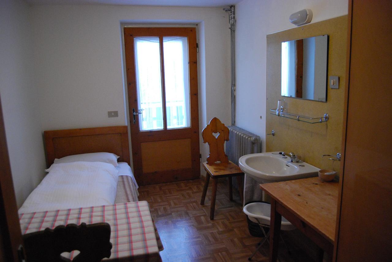 Rifugio Gardeccia Hutte Hotel Pozza di Fassa Habitación foto